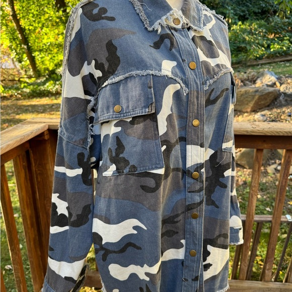 DAVI & DANI SHACKET SHIRT Slate Blue CAMO PRINT Camouflage Army Size M NWOT - Picture 3 of 10
